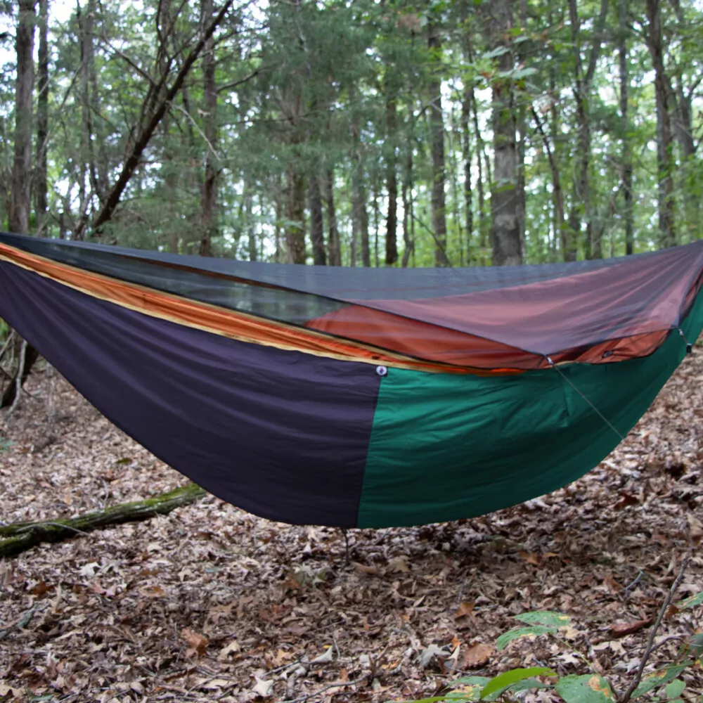 Underquilt protector on hammock showing two tone
