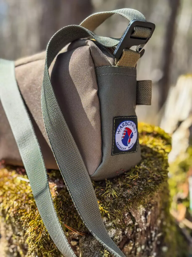 Horizon Belt Bag on moss